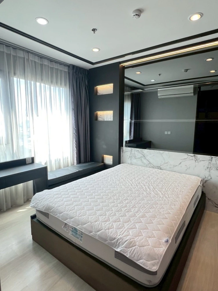 Beautiful condo for rent at Life Asoke. Elegant marble design, perfect for photos. Fully equipped built-in kitchen (very beautiful). Book now!