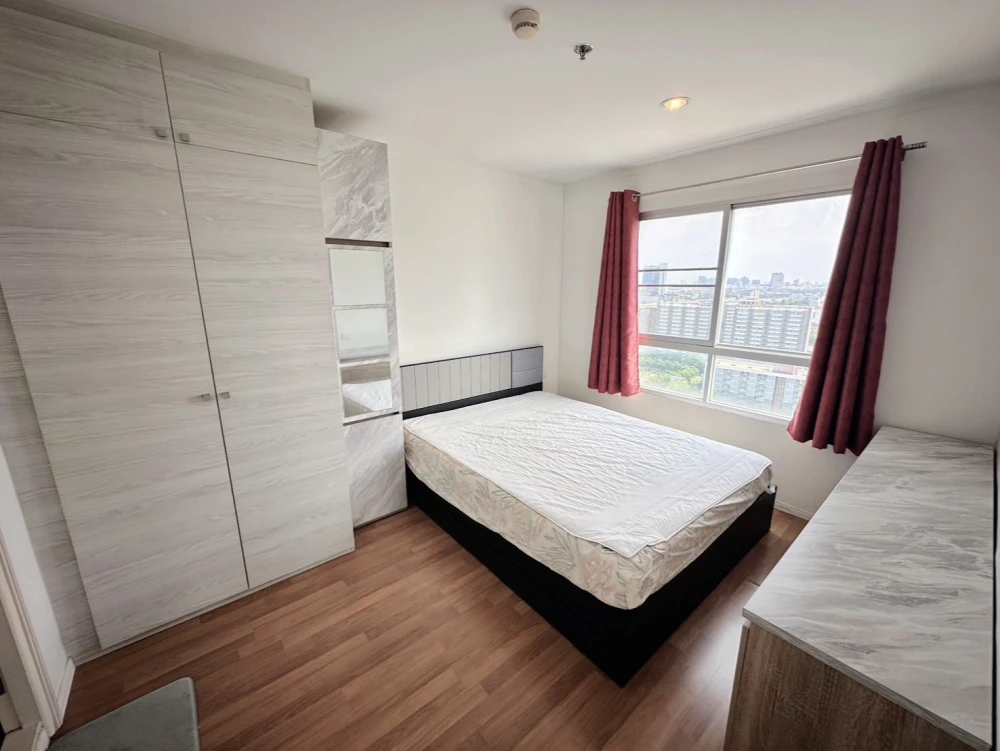 For rent: Lumpini Park Rama 9, corner room with privacy, 22nd floor, good view, very good air, hurry and reserve now.