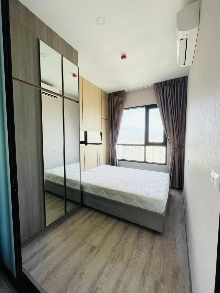 For rent: Knightsbridge Prime On Nut, a room with beautiful built-in walls and quality furniture. You can't miss this opportunity to reserve it.