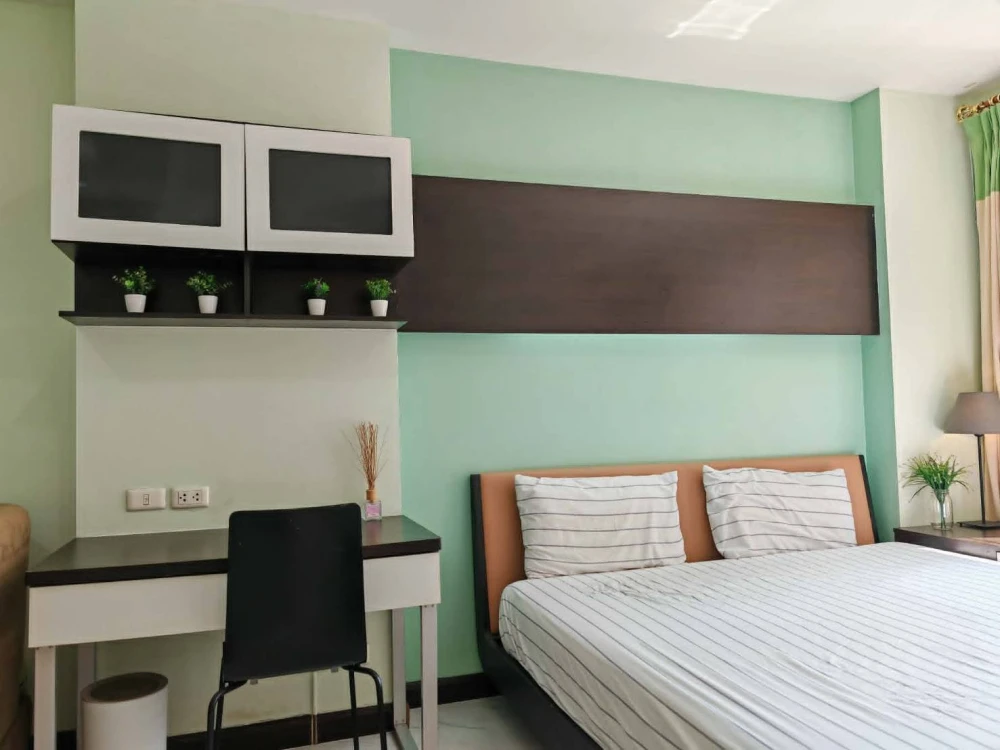 live the perfect life in the elegant bedroom Priceless happiness with life @ bts-Thapra condo for rent.