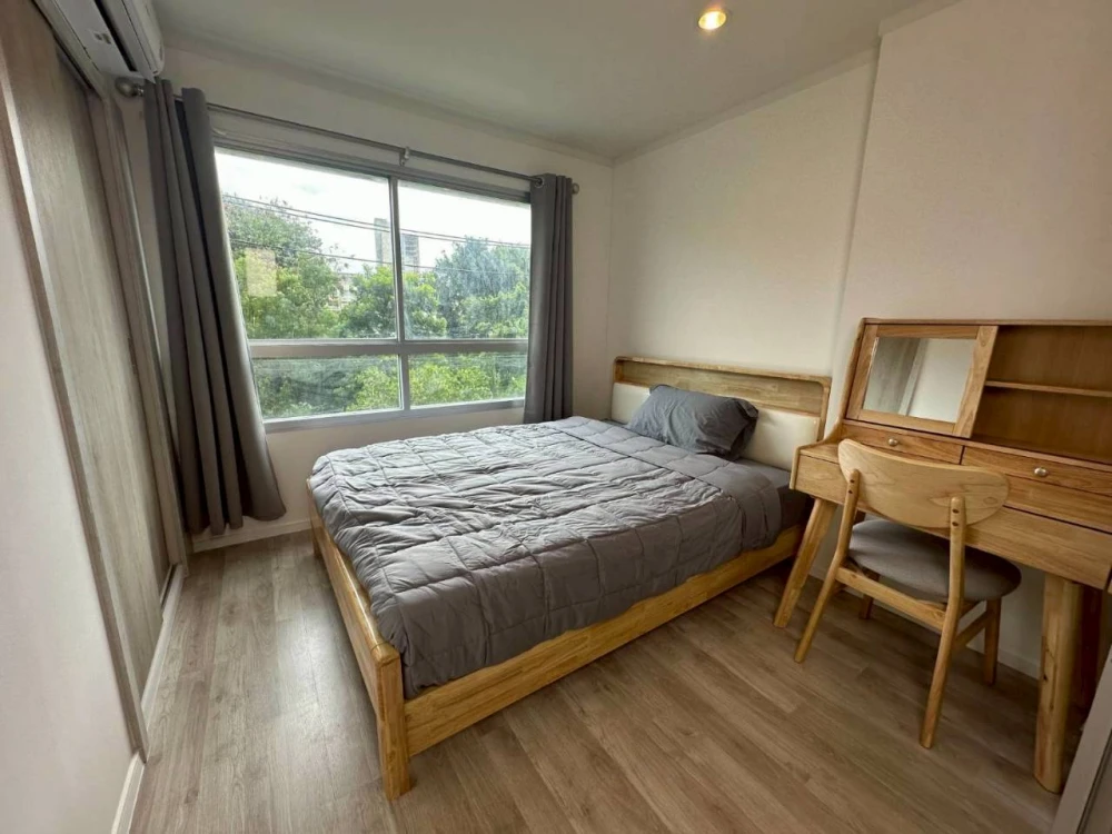 Condo for rent at Lumpini Place Boromarajonani - Pinklao. Separate rooms, well-divided zones. Good price. Come and reserve now. Don't miss out!