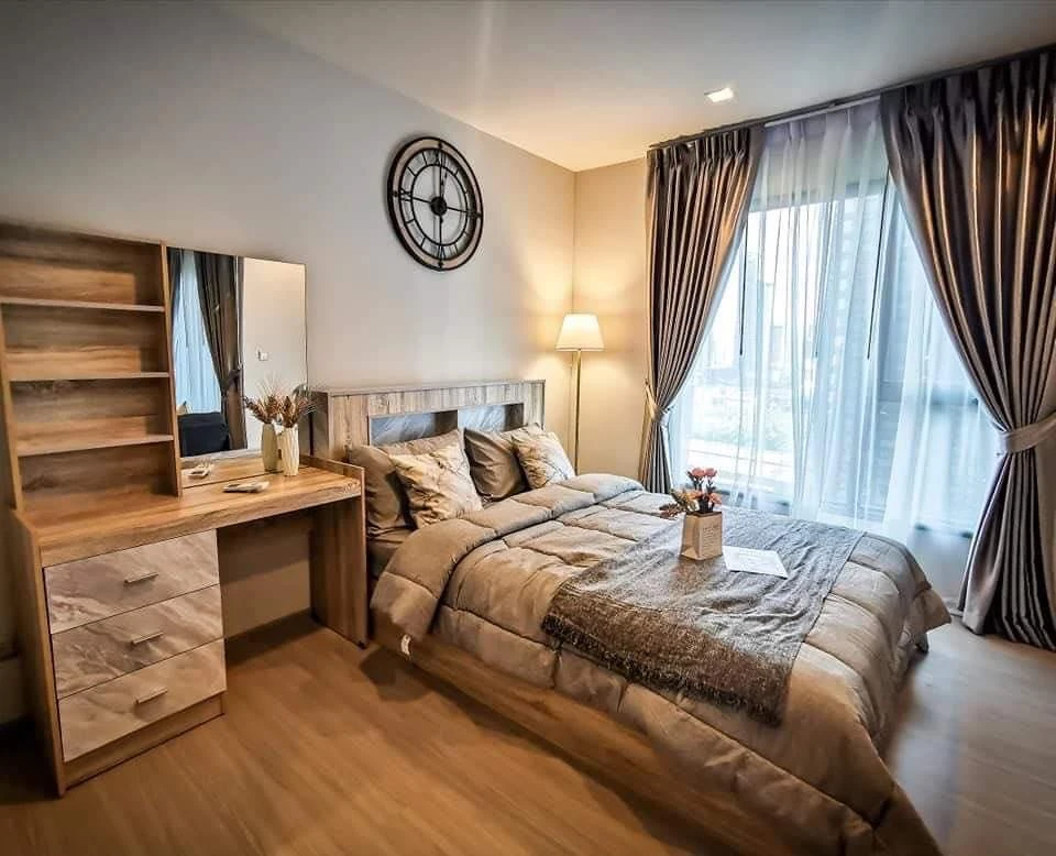 For rent: Life Asoke-Rama 9, ready to move in, fully furnished, appliances included, just bring your own luggage and move in. Don't miss out!