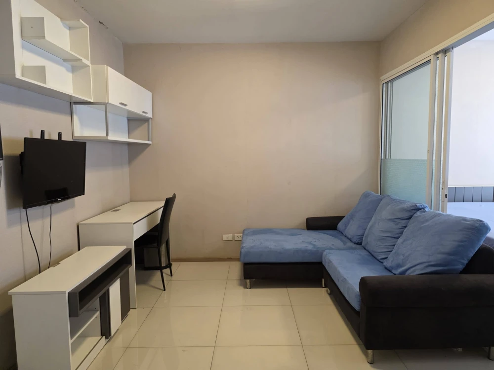 For rent: Fuse Mobius Ramkhamhaeng Station, Building A, 8th floor, pool view. Fully furnished and ready to move in.
