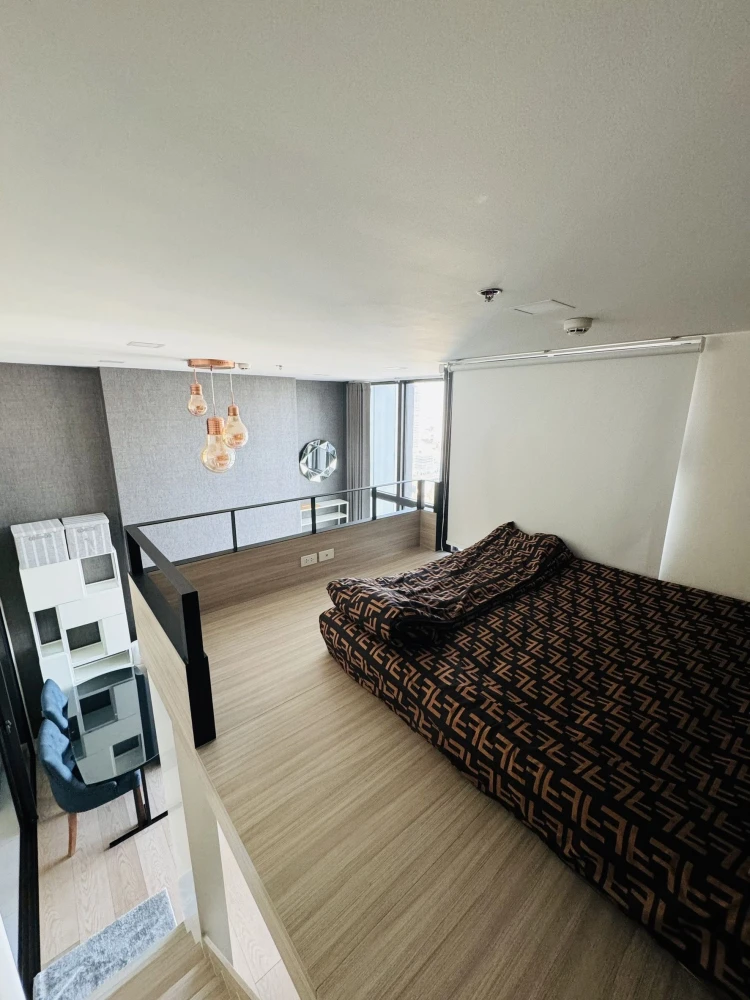 Condo for rent, Chewathai Residence Asoke, duplex room, east facing direction, super cool, miss it and you'll lose it.
