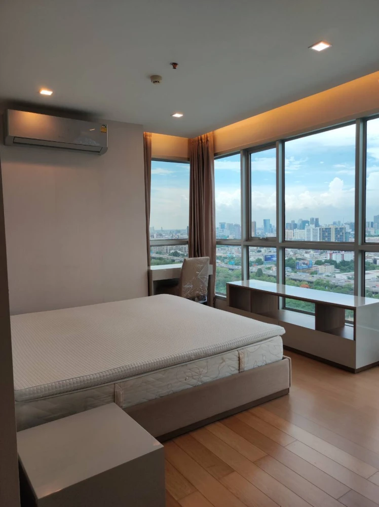 Condo for rent, The Address Asoke, high floor, beautiful view, complete with furniture and electrical appliances.
