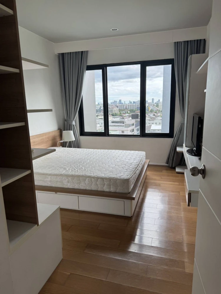 Condo for rent, Blocs 77, fully furnished condo along the Phra Khanong Canal, near BTS On Nut, hurry up and book now.