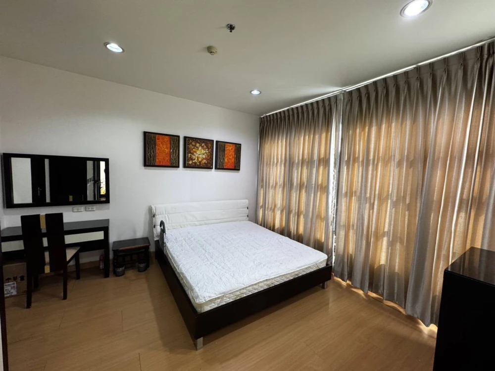 Condo for rent, Baan Klang Krung, Siam-Pathumwan, fully furnished room, ready to move in. Affordable price!