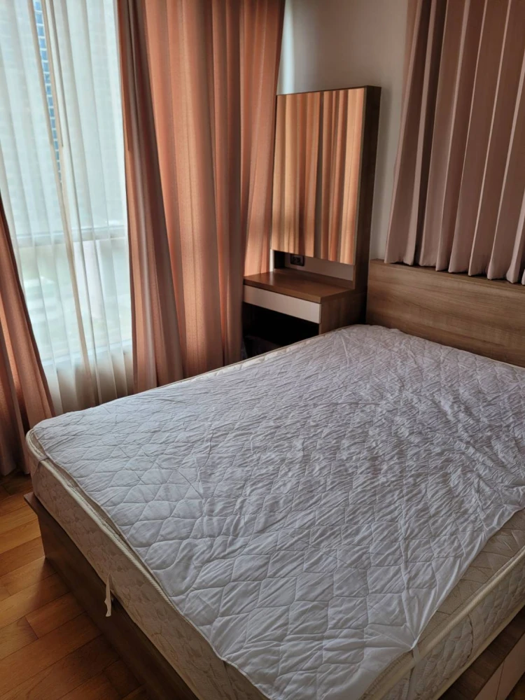 Condo for rent, Fuse Sathorn-Taksin, spacious room modern style With complete set of electrical appliances. Hurry up to reserve now.