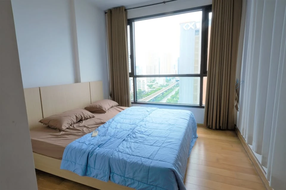 Condo for rent, Fuse Sathorn-Taksin, pool view, corner room, fully furnished, very beautiful room, ready to move in.