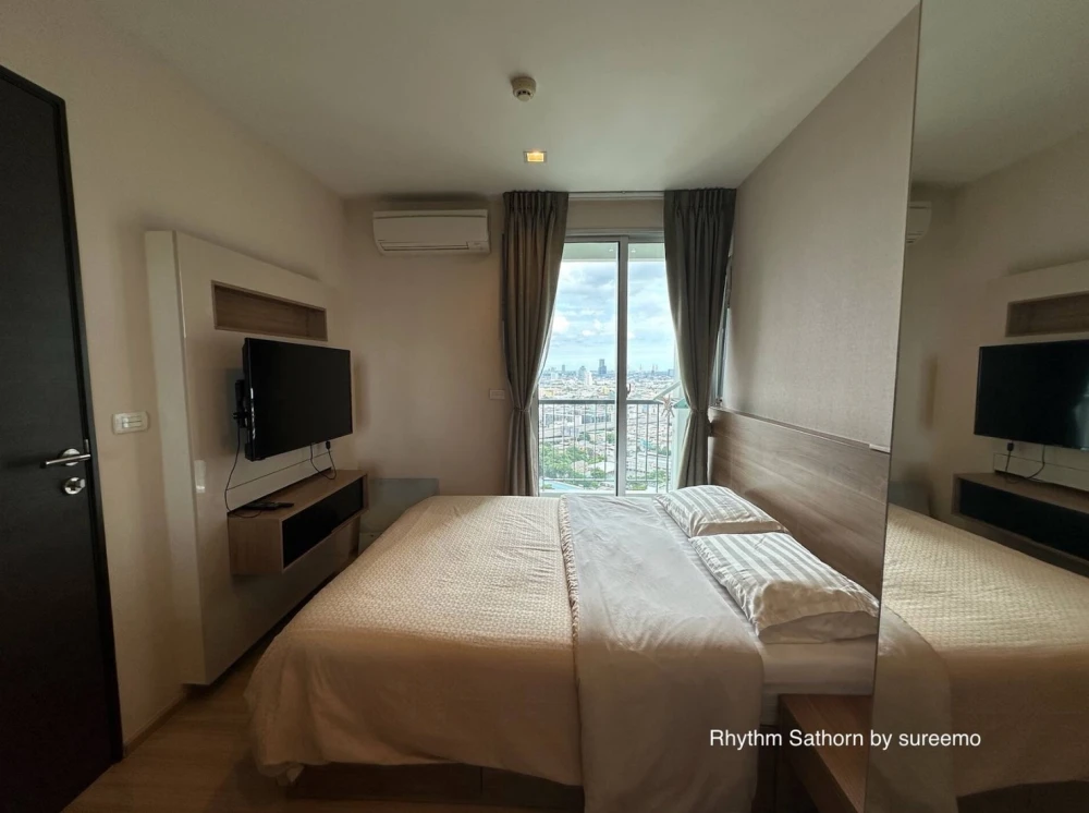 Condo for rent at Rhythm Sathorn, beautiful room, beautiful view, ready to move in !!