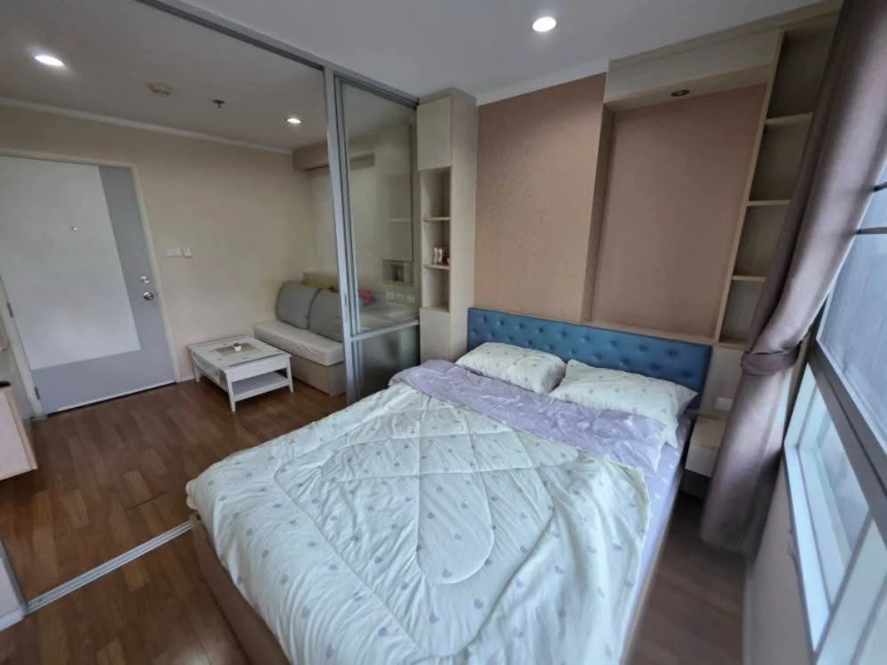 Condo for rent, Lumpini Park Rama 9-Ratchada, city view, simple room, warm style, very inviting.