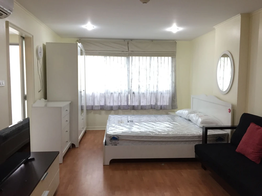 Condo for rent Lumpini Ville Cultural Center Fully furnished, beautiful room, cool breeze, very pleasant.