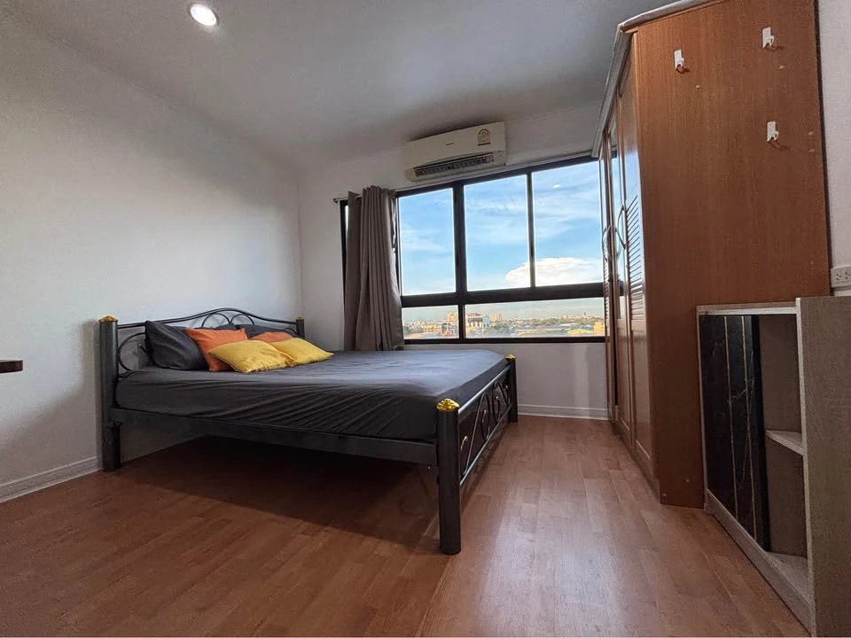 Condo for rent, Lumpini Ville Sukhumvit 77, 1 bedroom, 1 bathroom, lots of usable space. If you miss it, you'll regret it.