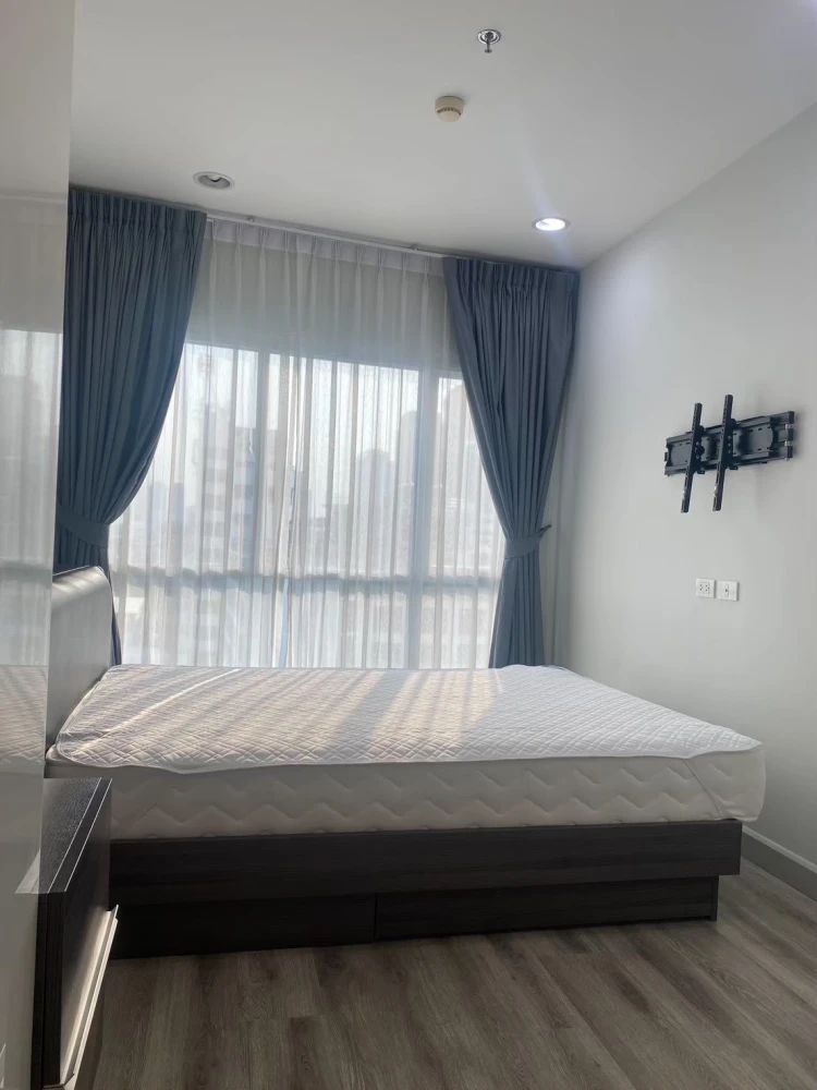 Condo for rent, Centric Sathorn - St. Louis, complete with furniture and electrical appliances. Can't miss it anymore.