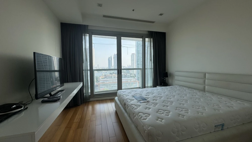 Condo for rent: The River, large room, spacious, and private. Don't wait!!