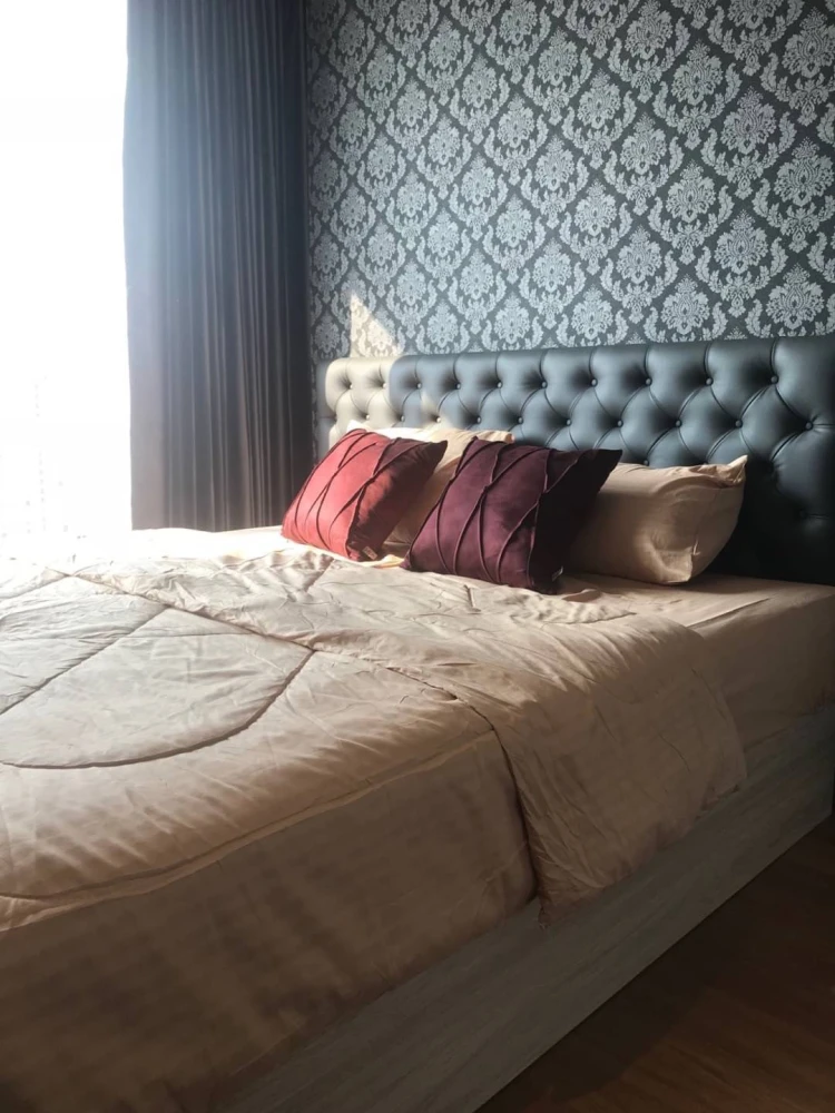 Condo for rent, The Lumpini 24, beautiful, classy room, ready to move in, good location, convenient transportation, if you miss it, you will regret it