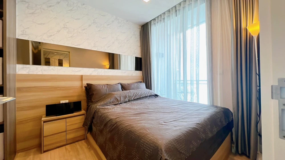 Condo for rent The Line Phahon-Pradipat The room is decorated with built-ins, city view, you can just drag your luggage in and move in.