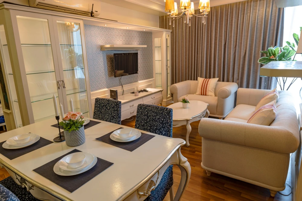 Condo for rent, Le Luxe Condominium, view of Sukhumvit Road, see BTS cars, not blocked by buildings, corner room.