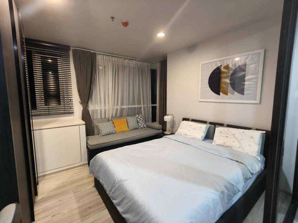 Condo for rent, XT Huai Khwang, ready to move in room complete makeup in one place Say that you shouldn't miss this room at all.