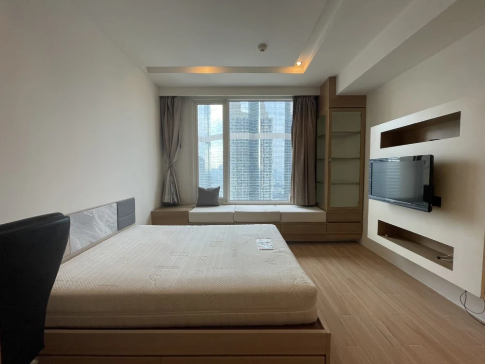 Condo for rent, Empire Place Sathorn-Narathiwat, nice bed, decorated room, fully furnished and electrical appliances!!