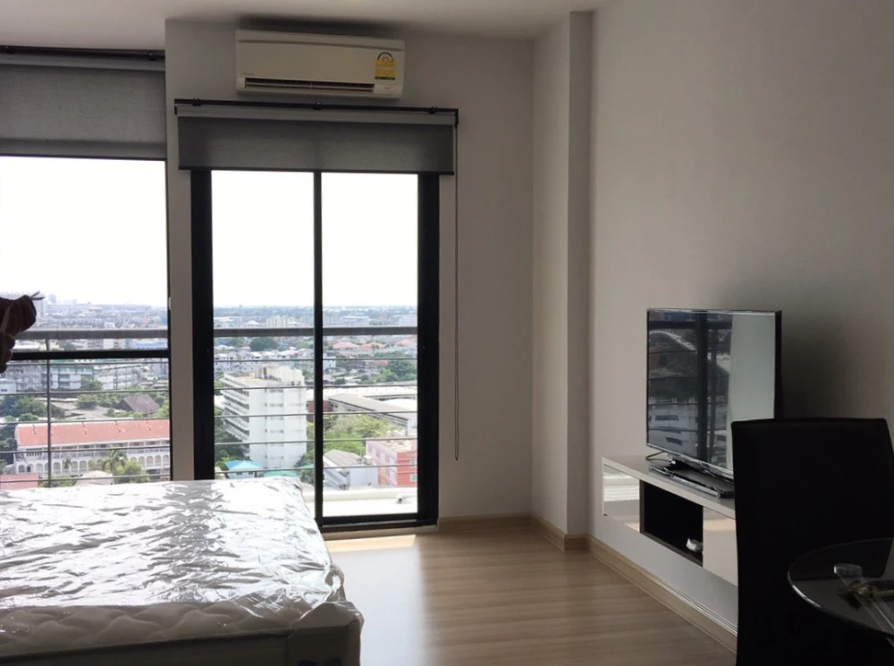 Condo for sale/rent, Bangkok Horizon, large room, cool furniture. Got the most beautiful view of the city. Hurry and reserve now. Hurry.