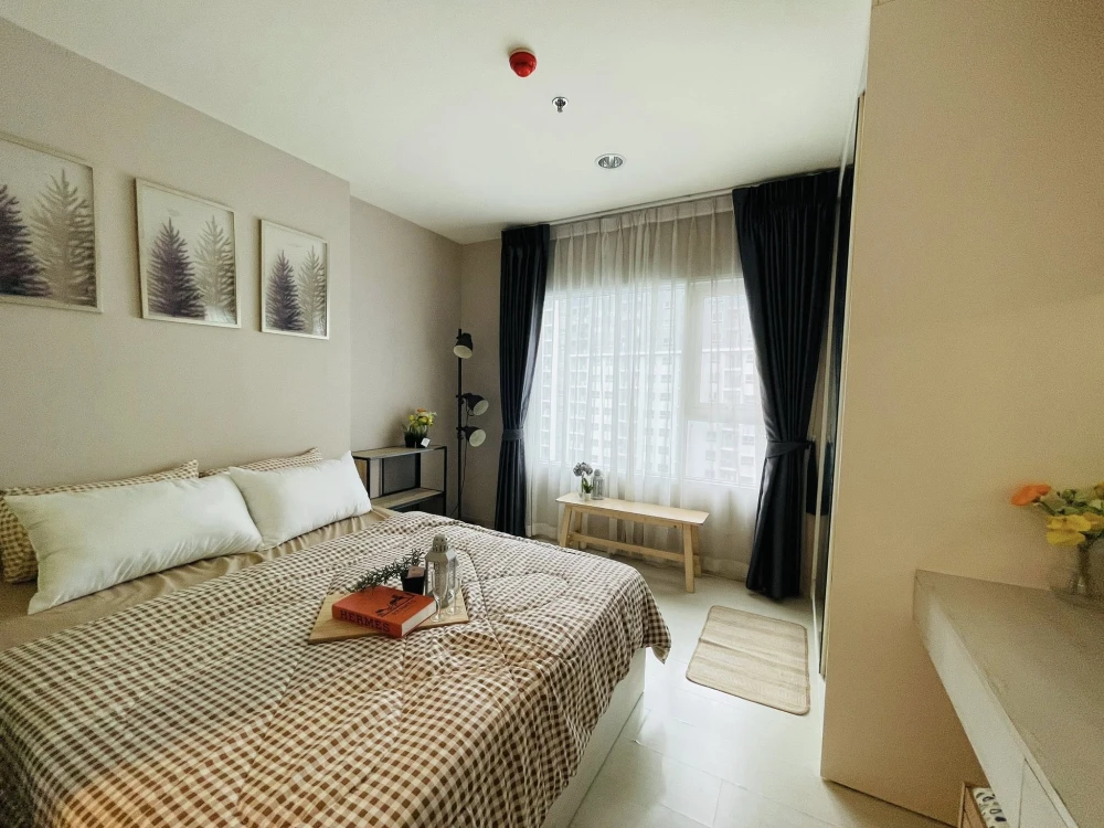 For rent, Aspire Erawan Condo, 20th floor, pool view, next to BTS Erawan like this, must book.