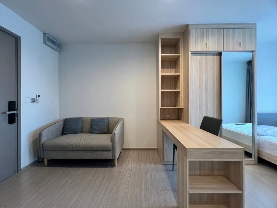 Condo for rent Life Asoke Hype, high floor, beautiful view, don't miss it.