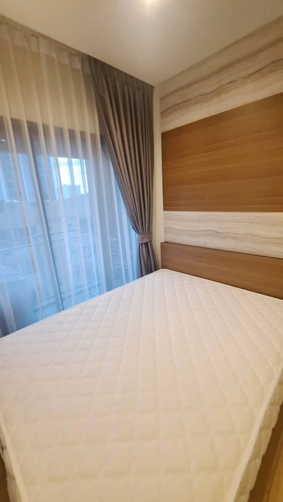 Condo for rent, the line Phahon-Pradipat, 9th floor, garden and swimming pool floor, only 17,000 baht.