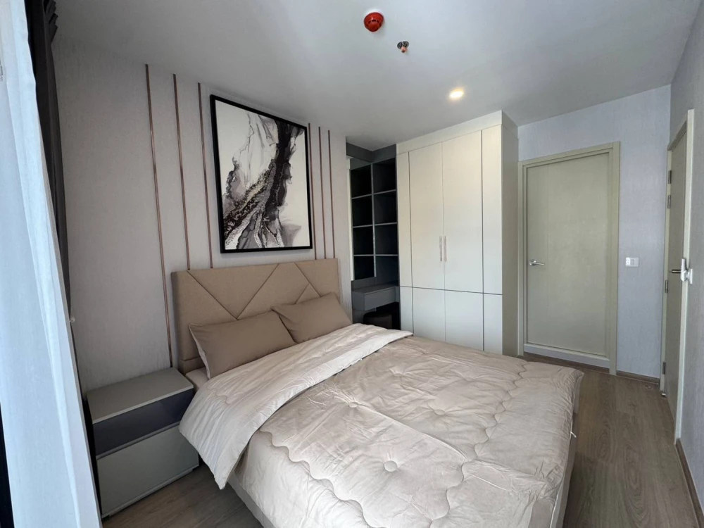 For rent: Luxury condo Life Rama 4 - Asoke, 1 bedroom, 1 bathroom, 16th floor, beautiful city view, complete here, come and reserve now.