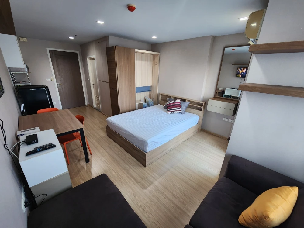 For rent: Casa Condo Ratchada-Ratchapruek, studio room, open balcony, good ventilation. Don't wait.