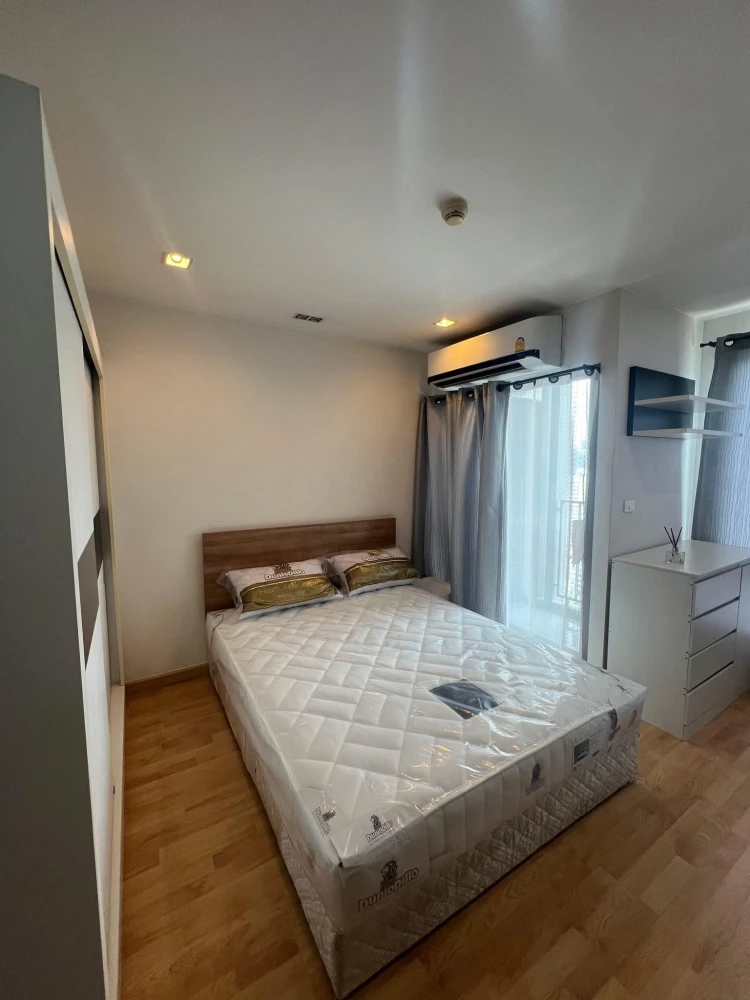 For rent: Casa Condo Asoke-Din Daeng, studio room, fully furnished with matching furniture. I must say that you must book.