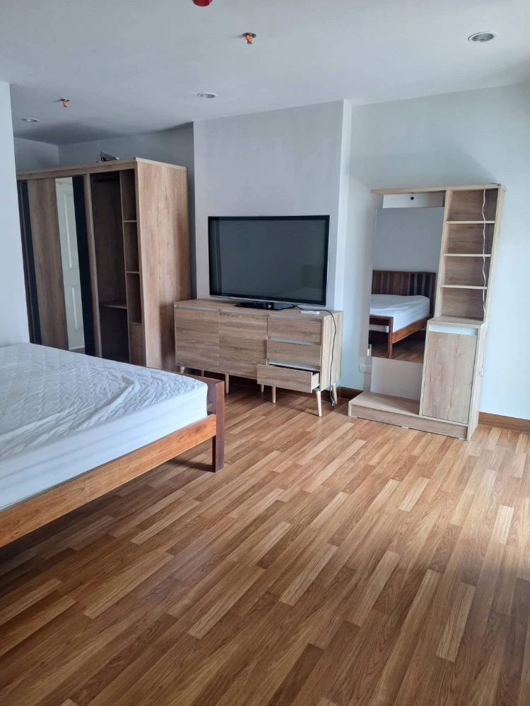 For rent, Regent Home, Bang Son, Phase 27, corner room, wide balcony, good wind, hundred million view, good, complete in one place, book now.