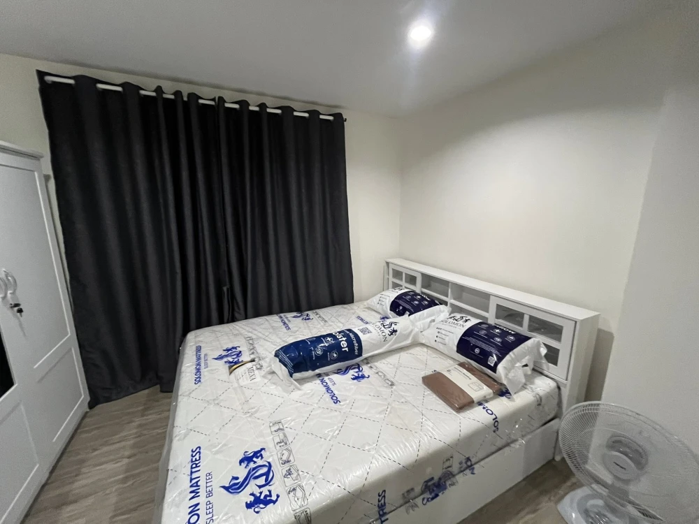 For rent: Regent Home Bang Son Phase 28, empty room, 9th floor, wide front room. Interested? Hurry and book now. Don't miss out.