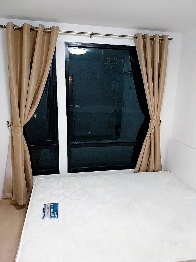 For rent: Lipp Lat Phrao 20, spacious and airy room, long and wide balcony, natural view, no buildings blocking the view, must hurry and book now.