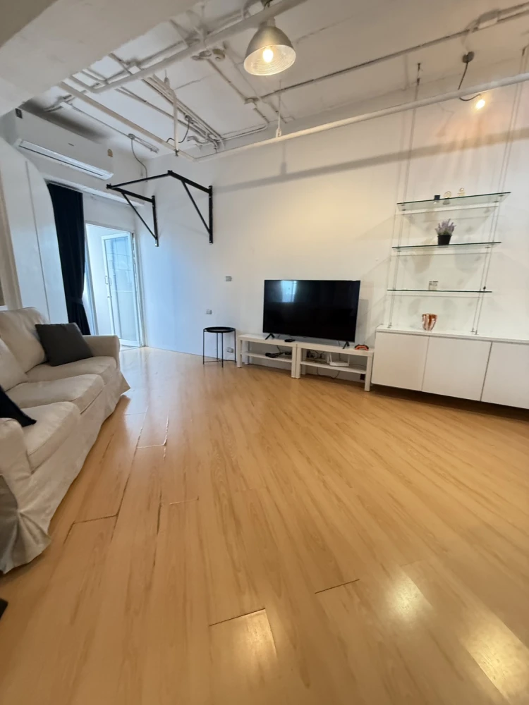 For rent, Wittayu Complex, very high floor, beautiful view of Bangkok at night, stylishly decorated, hurry and book now.