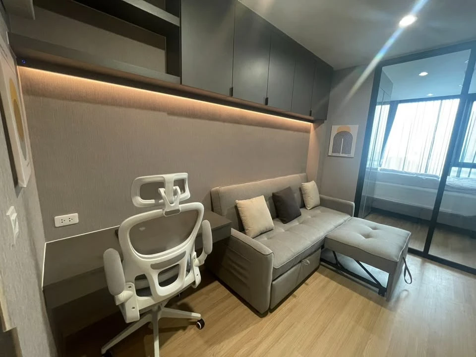 For rent Skyrise Avenue Sukhumvit 64, high floor, glass partitioned room, high ceiling, open and comfortable, don't miss it.