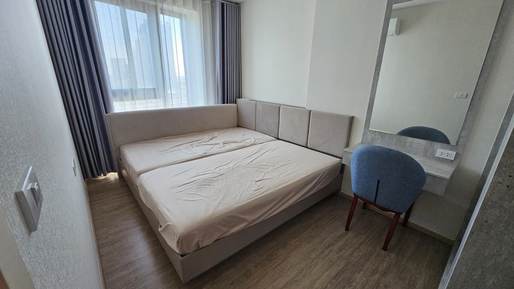 For rent: Ken Attitude Rattanathibet, 8th floor, BTS view, large bed, very comfortable to sleep, reserve first, get first served.
