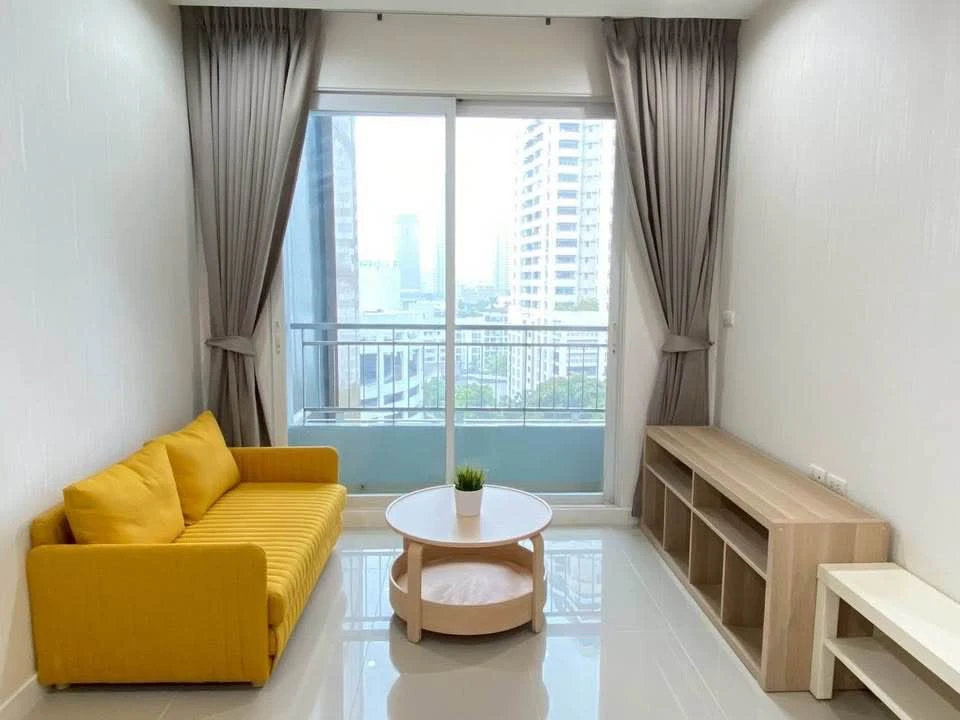 Circle Condominium for rent, spacious area, cool breeze, beautiful view, wide angle, no buildings blocking the view, you can't miss this opportunity t
