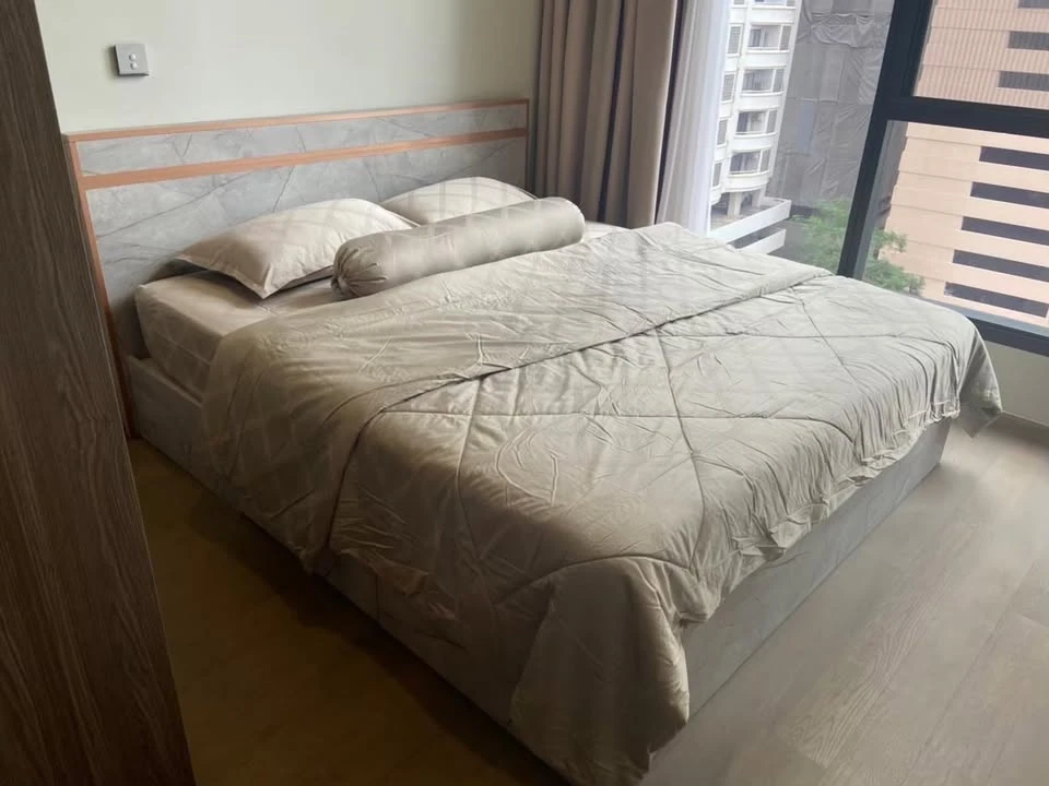 For rent Celes Asoke, beautiful and luxurious room. Inside the built-in premium grade Comes with a great view. Book now. Hurry up.