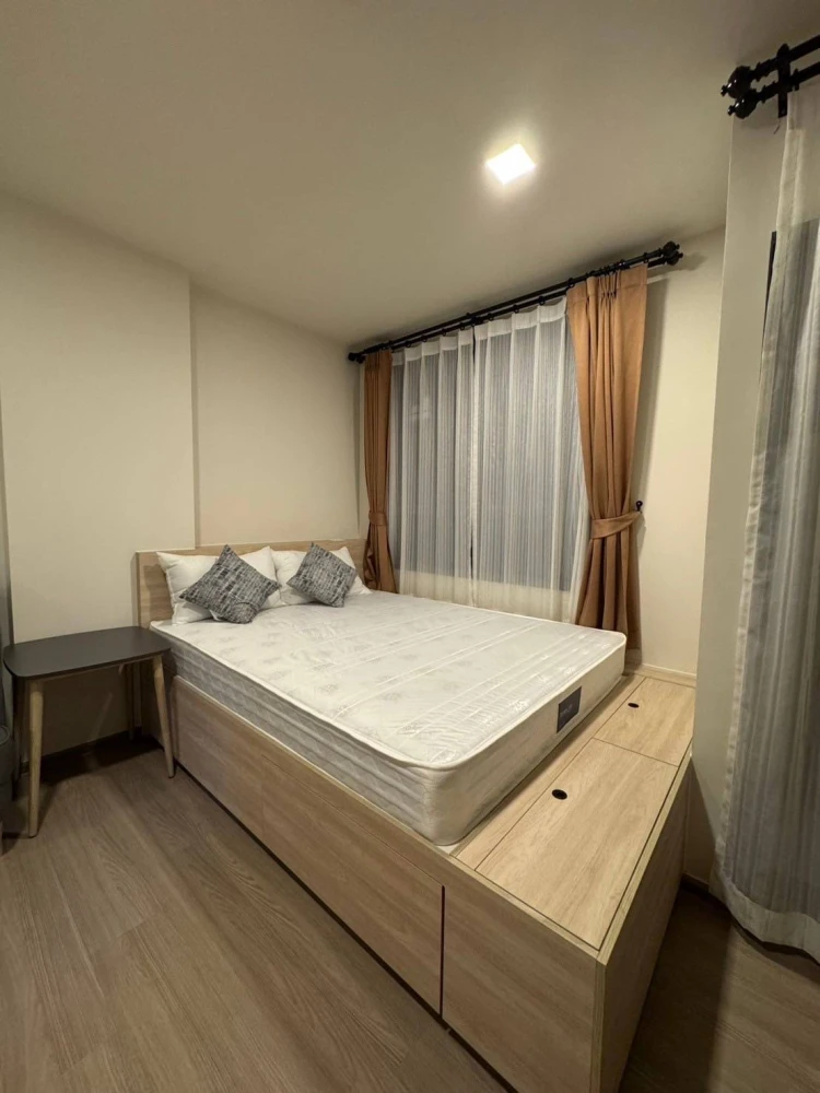 For rent: The Move Bangna. The room has complete furniture. Full facilities. Interested in booking now.