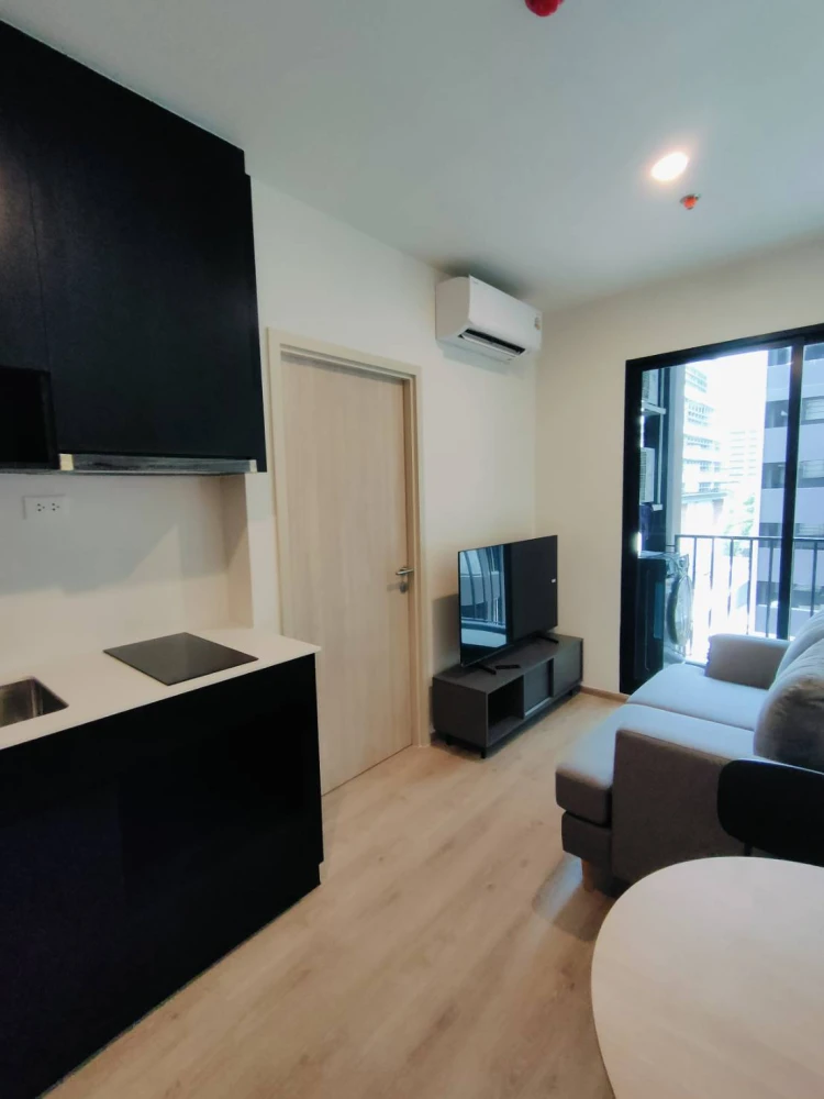 For rent Noble New District R9, 4th floor, position A15, high floor, corner room. Interested, hurry and reserve now. Don't miss out.