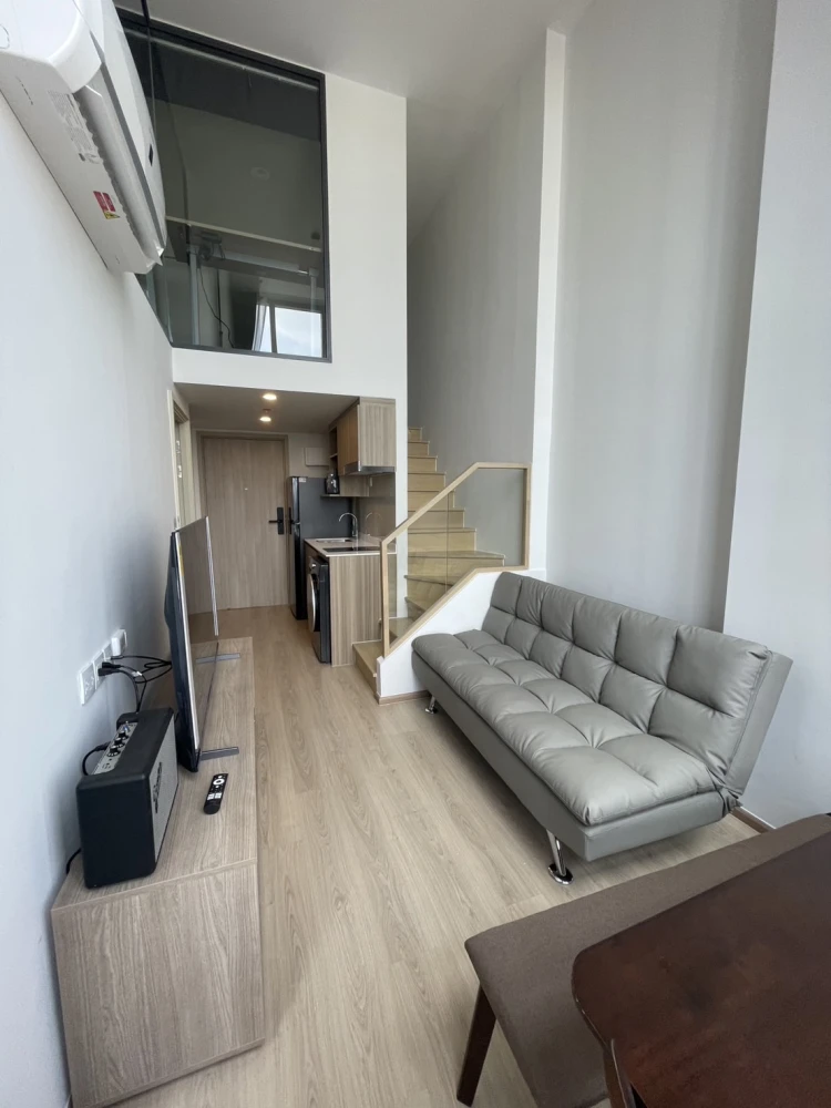 For rent, Life Rama 4 - Asoke, 34th floor room, very high, Sukhumvit city view, fully fitted room, hurry up and grab it.