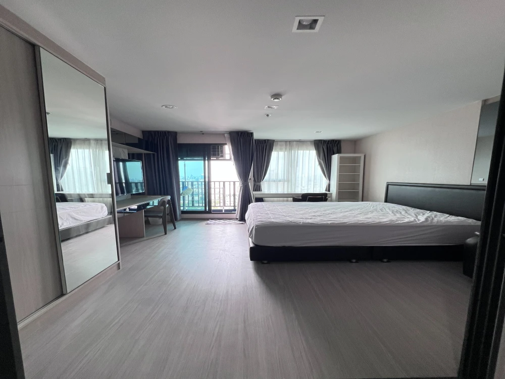 For rent Life Ladprao, 40th floor, clear view, no block view. In the south, the wind is always cool, plus the room is very beautiful and pleasant. Boo
