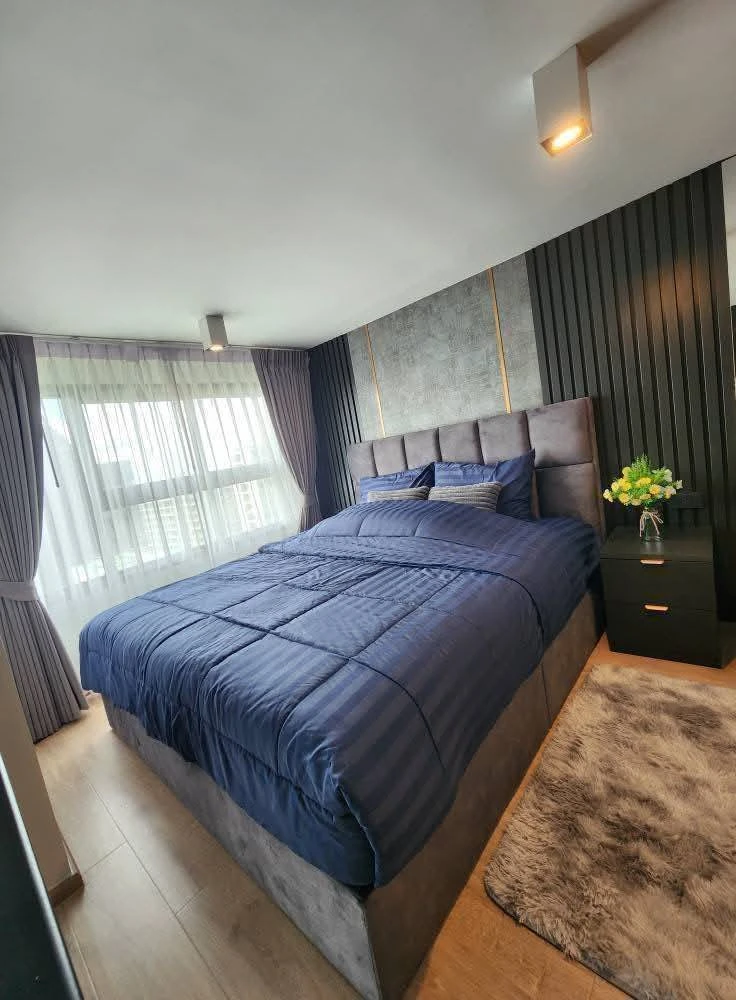 For rent: Ideo Rama 9 - Asoke, high floor, duplex room, well-decorated with built-in furniture. You'll regret it if you miss it.