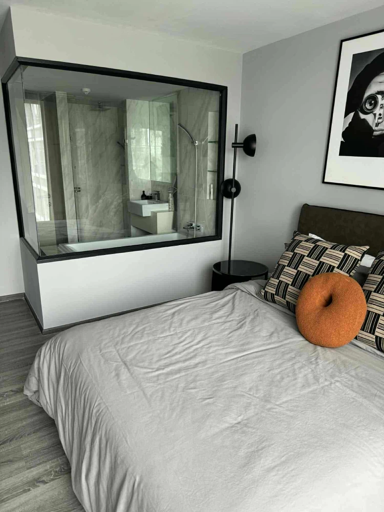 For rent, Ideo Mobi Sukhumvit 40, room decorated in a simple, elegant, good-looking style. With tight furniture If you miss it, you'll regret it.