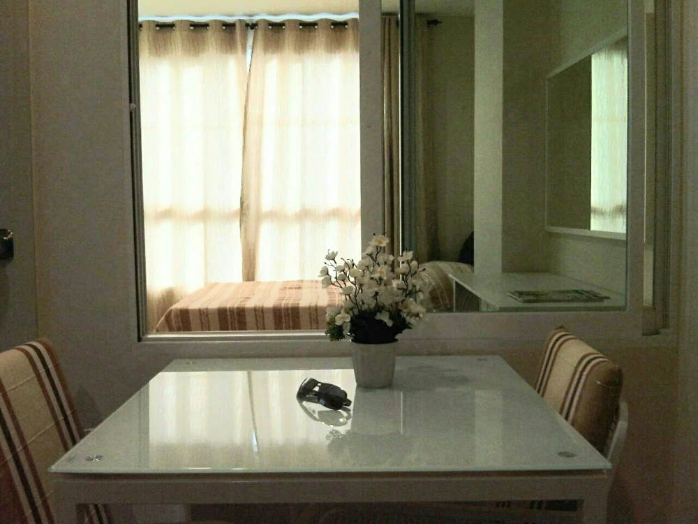 For rent, Ivy Sathorn 10, 17th floor, unblocked view, room decorated in soft tones, great price, book now before it slips away.
