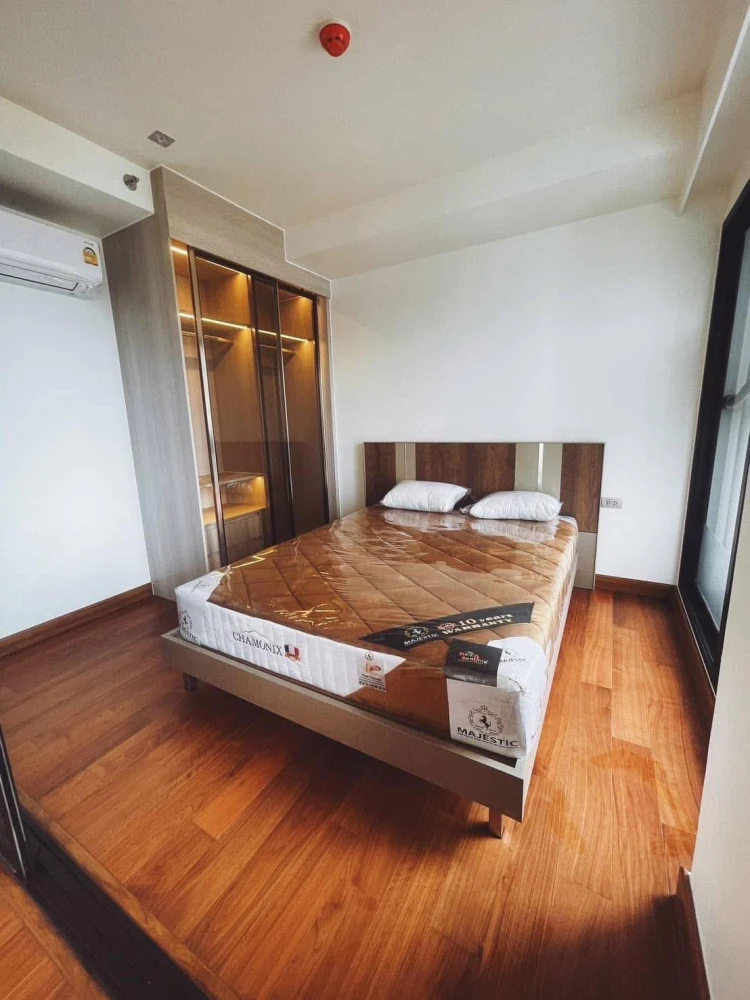 For rent: ALTITUTE SYMPONY Charoen Krung, separated room, 16th floor, city view, built-in wardrobe, reserve now.