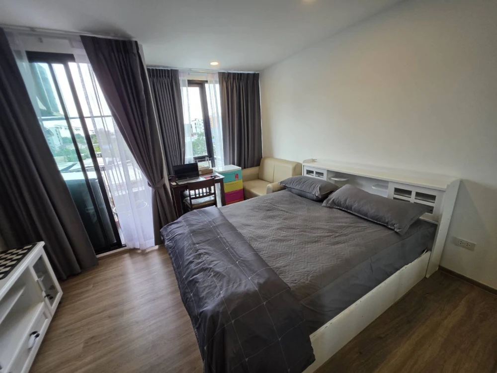 For rent: Cybiq Ratchada 32, Building I, 5th floor, fully furnished, just bring your bags and move in.