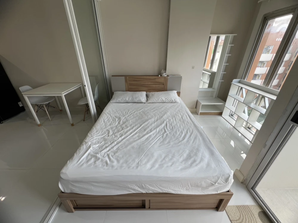 Family Park Ladprao 48, a beautifully decorated room with a striking theme, comes with complete furniture and amenities. Reserve now!