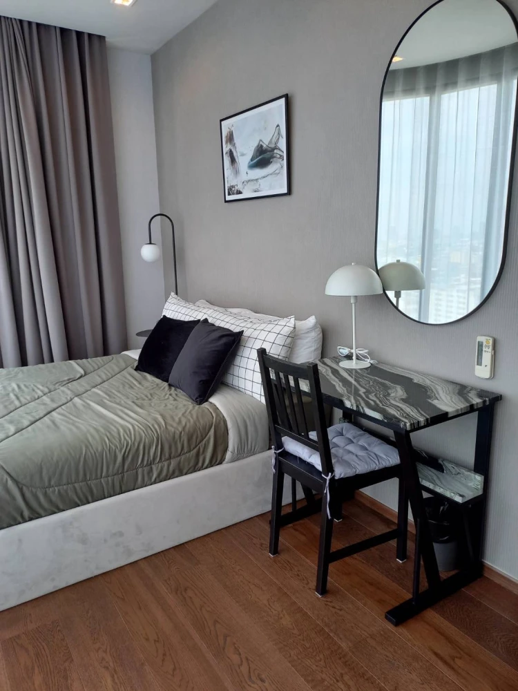 Ideo Q Victory for rent, beautiful and luxurious room, decorated with Modern Classic Luxury, high floor, premium view, don't miss it.